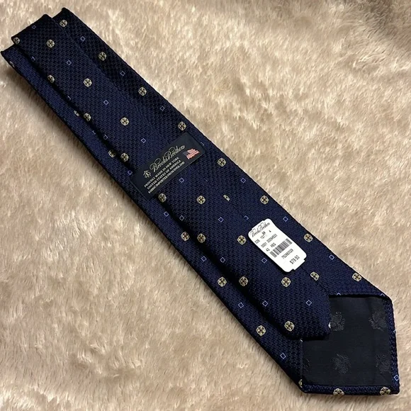 BROOKS BROTHERS Basketweave Flower And Square Tie - Picture 2 of 8